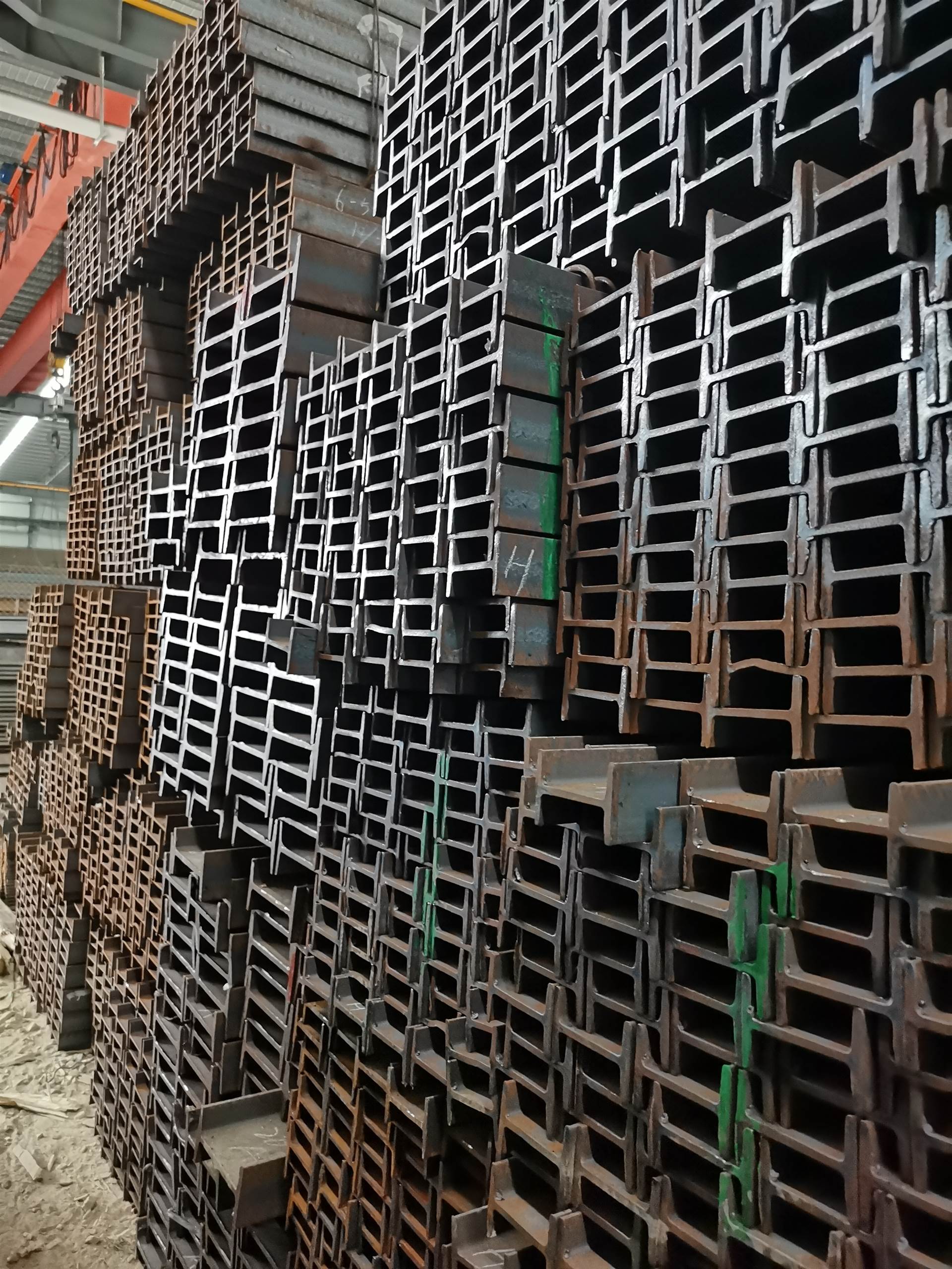 Q235B国标热轧工字钢 建筑材料的坚实骨架